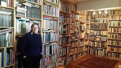  Kathy Munro with her book collection. Photo by Lucille Davie 2018